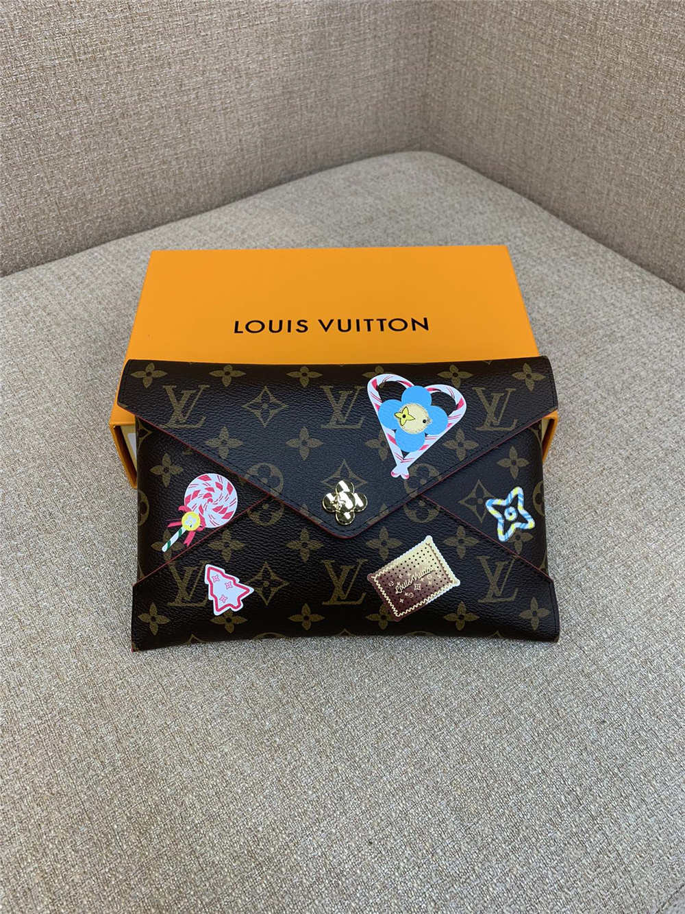 Louis Vuitton wallet KIRIGAMI POCHETTE M12203  size：11.5x 0.5x15.5cm 2025 new 